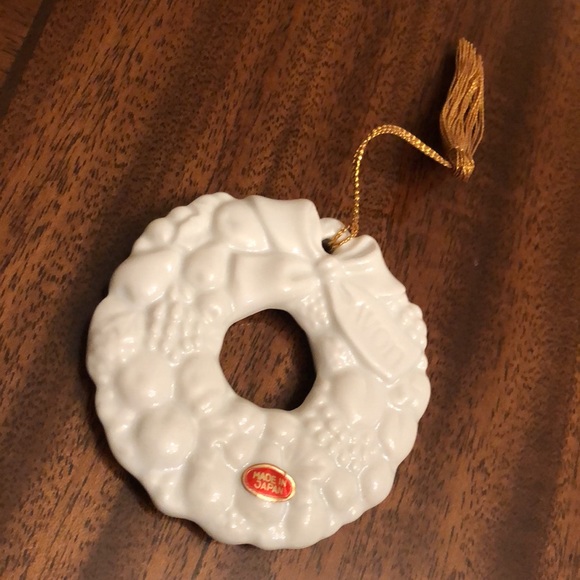 Avon 1980 Christmas Remembrance Wreath Ornament 14K - Picture 6 of 14